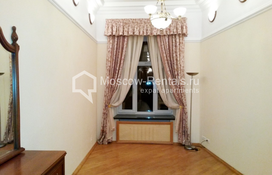 Photo #17 5-room (4 BR) apartment for <a href="http://moscow-rentals.ru/en/articles/long-term-rent" target="_blank">a long-term</a> rent
 in Russia, Moscow, Bolshoi Kharitonievsky lane, 14