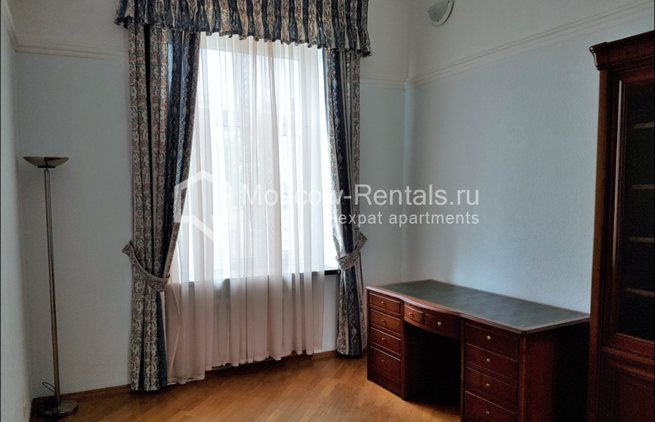 Photo #18 5-room (4 BR) apartment for <a href="http://moscow-rentals.ru/en/articles/long-term-rent" target="_blank">a long-term</a> rent
 in Russia, Moscow, Bolshoi Kharitonievsky lane, 14