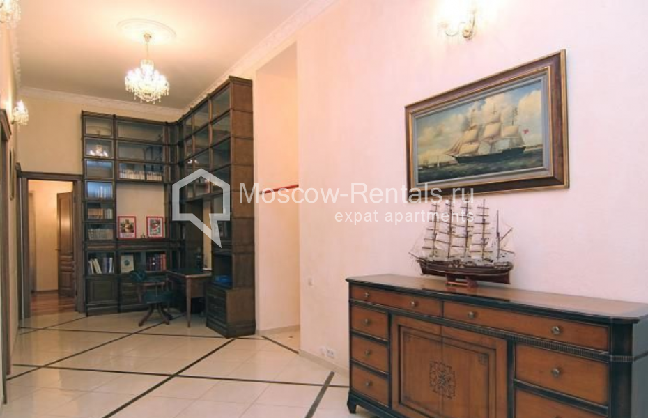 Photo #3 5-room (4 BR) apartment for <a href="http://moscow-rentals.ru/en/articles/long-term-rent" target="_blank">a long-term</a> rent
 in Russia, Moscow, Solyanka str, 1/2