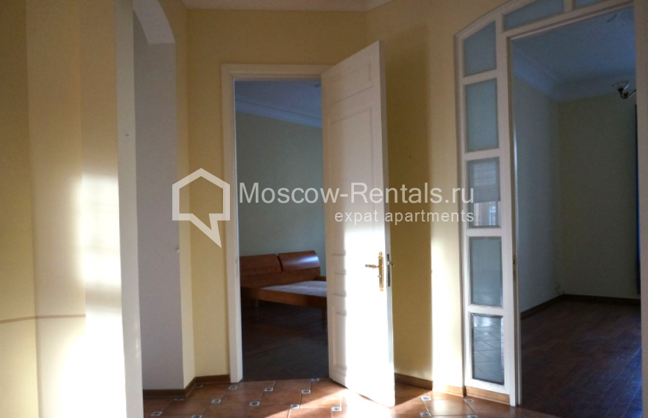 Photo #8 4-room (3 BR) apartment for <a href="http://moscow-rentals.ru/en/articles/long-term-rent" target="_blank">a long-term</a> rent
 in Russia, Moscow, Zhukovskogo str,  2