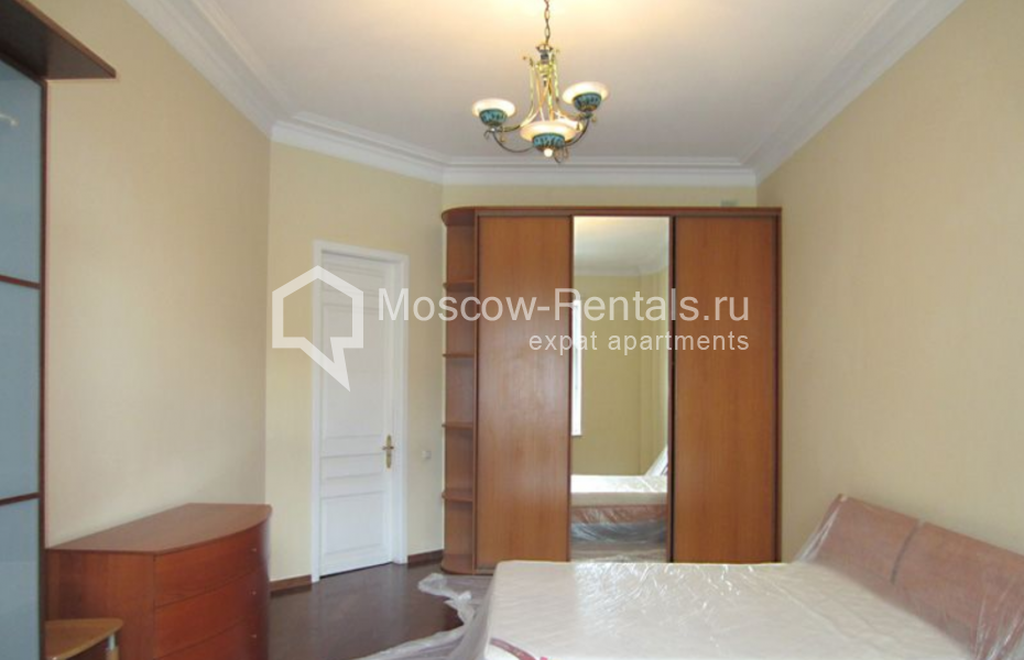 Photo #5 4-room (3 BR) apartment for <a href="http://moscow-rentals.ru/en/articles/long-term-rent" target="_blank">a long-term</a> rent
 in Russia, Moscow, Zhukovskogo str,  2
