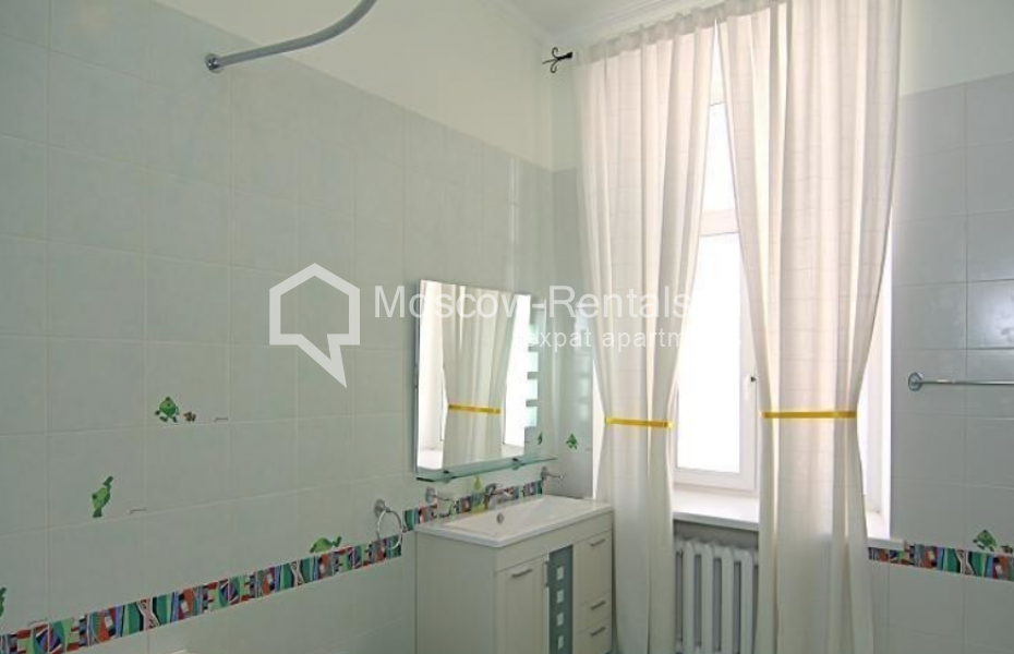 Photo #12 3-room (2 BR) apartment for <a href="http://moscow-rentals.ru/en/articles/long-term-rent" target="_blank">a long-term</a> rent
 in Russia, Moscow, Solyanka str, 1/2 С 2