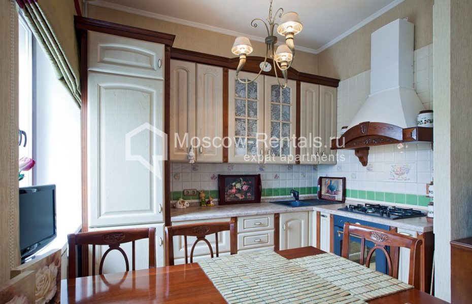 Photo #4 2-room (1 BR) apartment for <a href="http://moscow-rentals.ru/en/articles/long-term-rent" target="_blank">a long-term</a> rent
 in Russia, Moscow, Smolenskaya-Sennaya sq, 27С1
