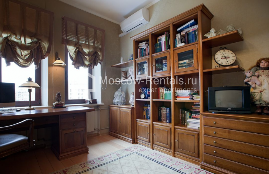 Photo #9 2-room (1 BR) apartment for <a href="http://moscow-rentals.ru/en/articles/long-term-rent" target="_blank">a long-term</a> rent
 in Russia, Moscow, Smolenskaya-Sennaya sq, 27С1