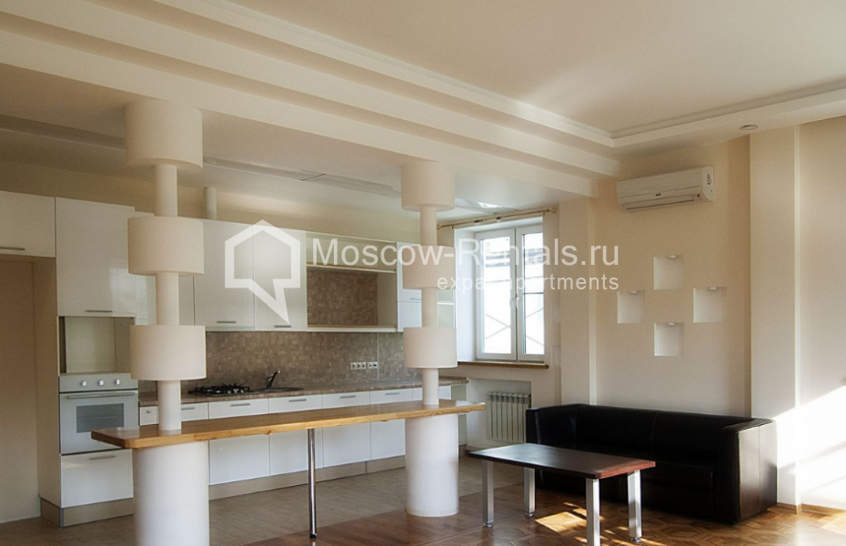 Photo #2 2-room (1 BR) apartment for <a href="http://moscow-rentals.ru/en/articles/long-term-rent" target="_blank">a long-term</a> rent
 in Russia, Moscow, Chistoprudnyi blv, 15С1