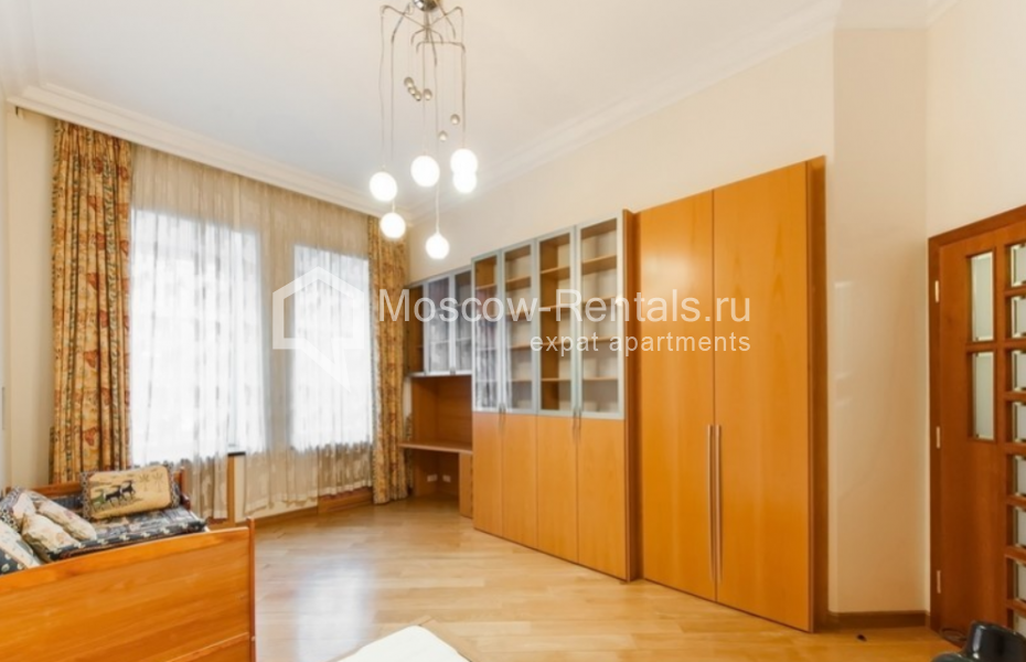 Photo #13 5-room (4 BR) apartment for <a href="http://moscow-rentals.ru/en/articles/long-term-rent" target="_blank">a long-term</a> rent
 in Russia, Moscow, Bolshoi Kharitonievsky lane, 14