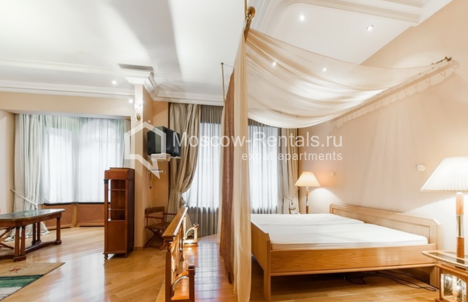 Photo #20 5-room (4 BR) apartment for <a href="http://moscow-rentals.ru/en/articles/long-term-rent" target="_blank">a long-term</a> rent
 in Russia, Moscow, Bolshoi Kharitonievsky lane, 14