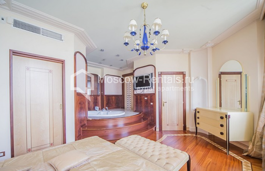 Photo #11 4-room (3 BR) apartment for <a href="http://moscow-rentals.ru/en/articles/long-term-rent" target="_blank">a long-term</a> rent
 in Russia, Moscow, Staromonetnyi lane, 18