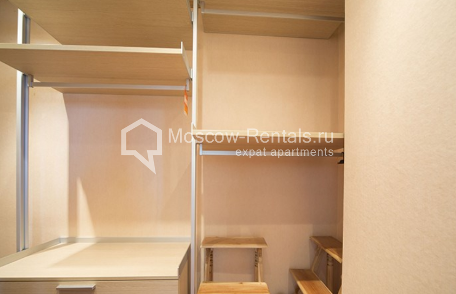 Photo #18 4-room (3 BR) apartment for <a href="http://moscow-rentals.ru/en/articles/long-term-rent" target="_blank">a long-term</a> rent
 in Russia, Moscow, Staromonetnyi lane, 18