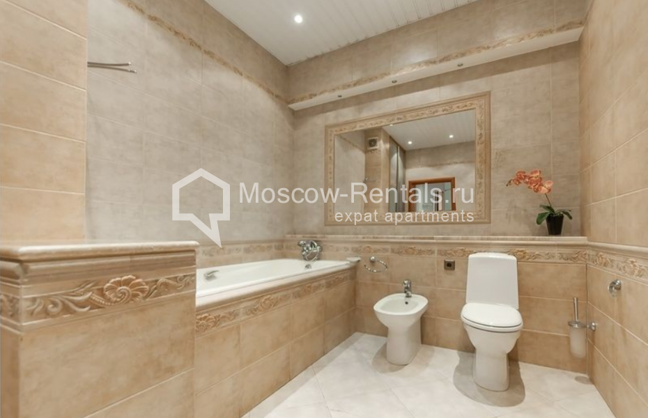 Photo #18 4-room (3 BR) apartment for <a href="http://moscow-rentals.ru/en/articles/long-term-rent" target="_blank">a long-term</a> rent
 in Russia, Moscow, Malaya Ordynka str, 3