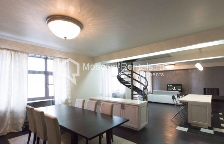 Photo #1 4-room (3 BR) apartment for <a href="http://moscow-rentals.ru/en/articles/long-term-rent" target="_blank">a long-term</a> rent
 in Russia, Moscow, 1st Goncharnyi lane, 7