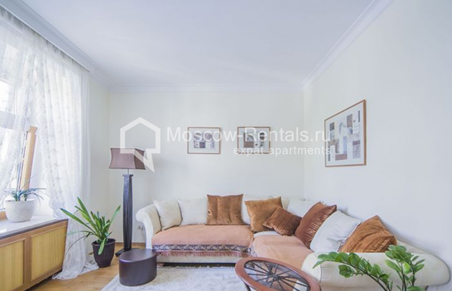 Фото №1 3-комн. кв. в аренду на длительный срок в Россия, Москва, Яковоапостольский пер, 9 С 2