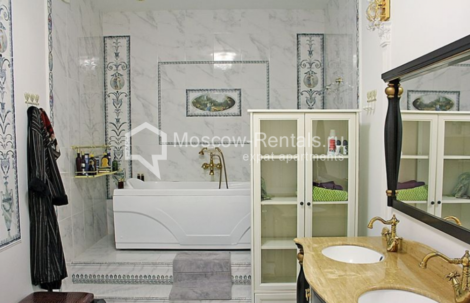 Photo #1 3-room (2 BR) apartment for <a href="http://moscow-rentals.ru/en/articles/long-term-rent" target="_blank">a long-term</a> rent
 in Russia, Moscow, Troitskaya str, 13