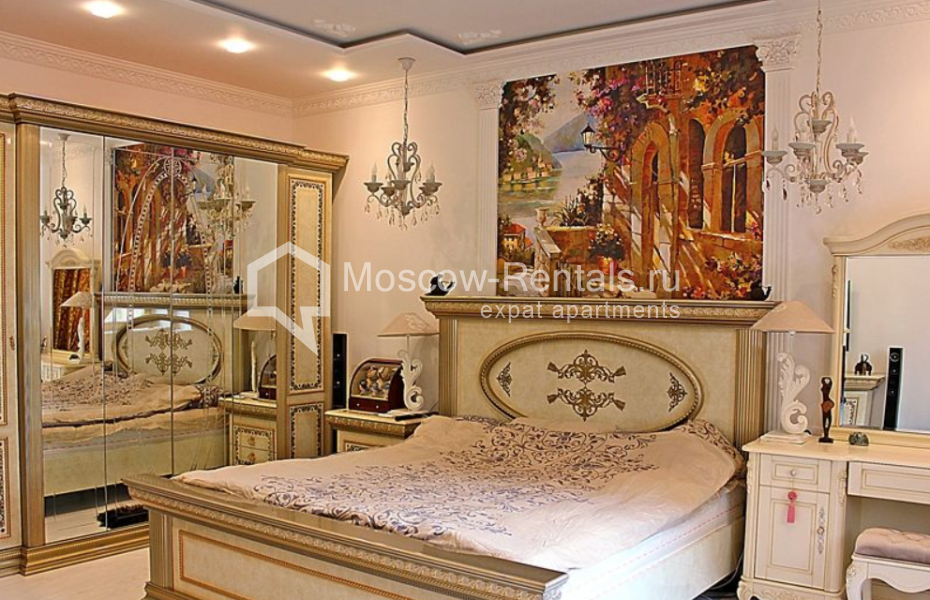 Photo #10 3-room (2 BR) apartment for <a href="http://moscow-rentals.ru/en/articles/long-term-rent" target="_blank">a long-term</a> rent
 in Russia, Moscow, Troitskaya str, 13