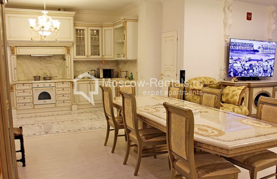 Photo #14 3-room (2 BR) apartment for <a href="http://moscow-rentals.ru/en/articles/long-term-rent" target="_blank">a long-term</a> rent
 in Russia, Moscow, Troitskaya str, 13