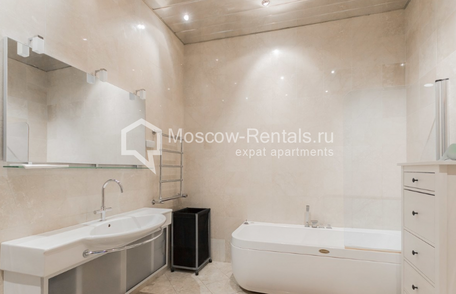 Photo #8 3-room (2 BR) apartment for <a href="http://moscow-rentals.ru/en/articles/long-term-rent" target="_blank">a long-term</a> rent
 in Russia, Moscow, Tverskaya str, 9
