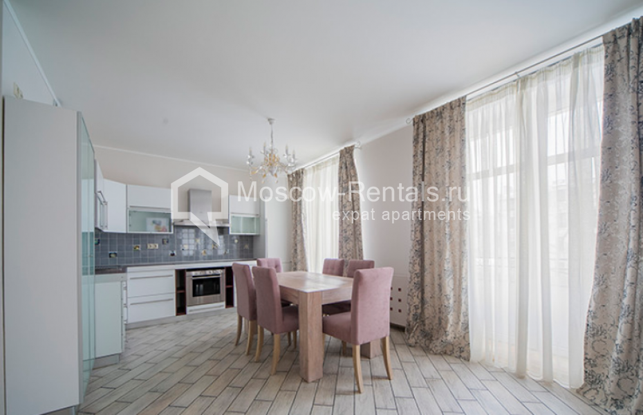 Photo #2 3-room (2 BR) apartment for <a href="http://moscow-rentals.ru/en/articles/long-term-rent" target="_blank">a long-term</a> rent
 in Russia, Moscow, 1st Kolobovsky lane, 18