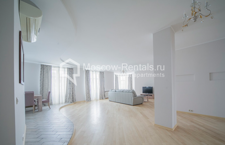 Photo #4 3-room (2 BR) apartment for <a href="http://moscow-rentals.ru/en/articles/long-term-rent" target="_blank">a long-term</a> rent
 in Russia, Moscow, 1st Kolobovsky lane, 18