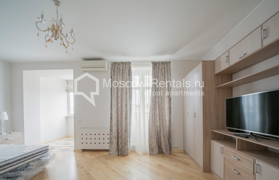 Photo #6 3-room (2 BR) apartment for <a href="http://moscow-rentals.ru/en/articles/long-term-rent" target="_blank">a long-term</a> rent
 in Russia, Moscow, 1st Kolobovsky lane, 18