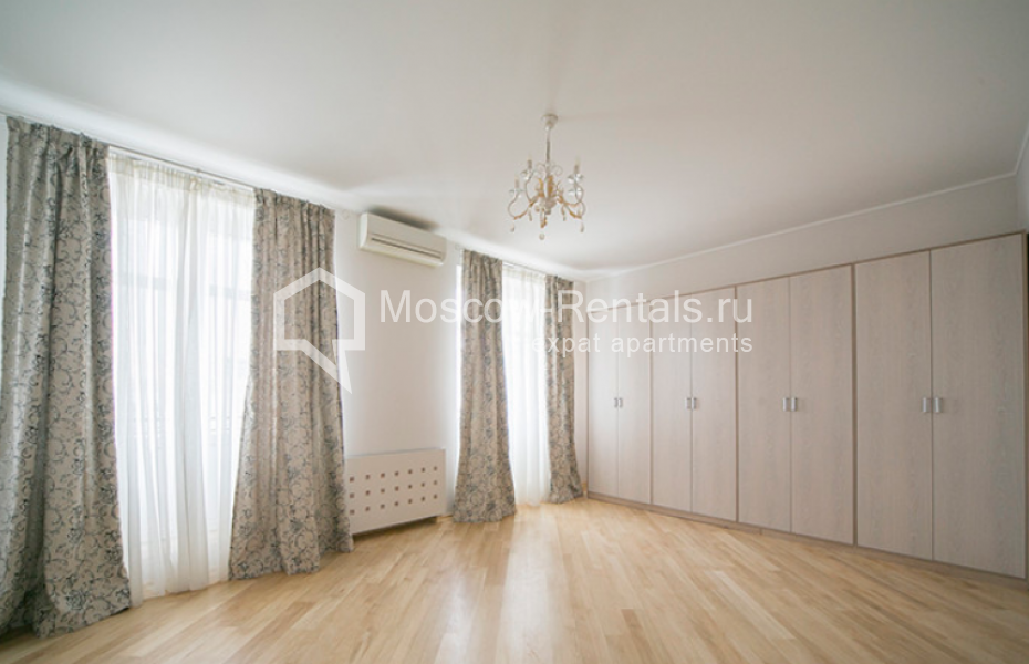 Photo #7 3-room (2 BR) apartment for <a href="http://moscow-rentals.ru/en/articles/long-term-rent" target="_blank">a long-term</a> rent
 in Russia, Moscow, 1st Kolobovsky lane, 18