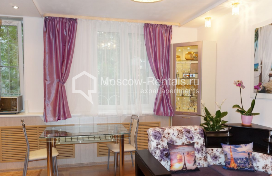 Photo #2 3-room (2 BR) apartment for <a href="http://moscow-rentals.ru/en/articles/long-term-rent" target="_blank">a long-term</a> rent
 in Russia, Moscow, Chistoprudnyi blv, 12 К 2