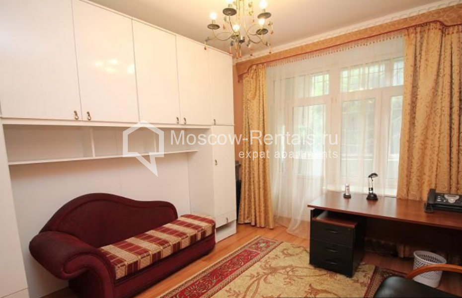 Photo #4 3-room (2 BR) apartment for <a href="http://moscow-rentals.ru/en/articles/long-term-rent" target="_blank">a long-term</a> rent
 in Russia, Moscow, Khomutovsky tup, 4к2