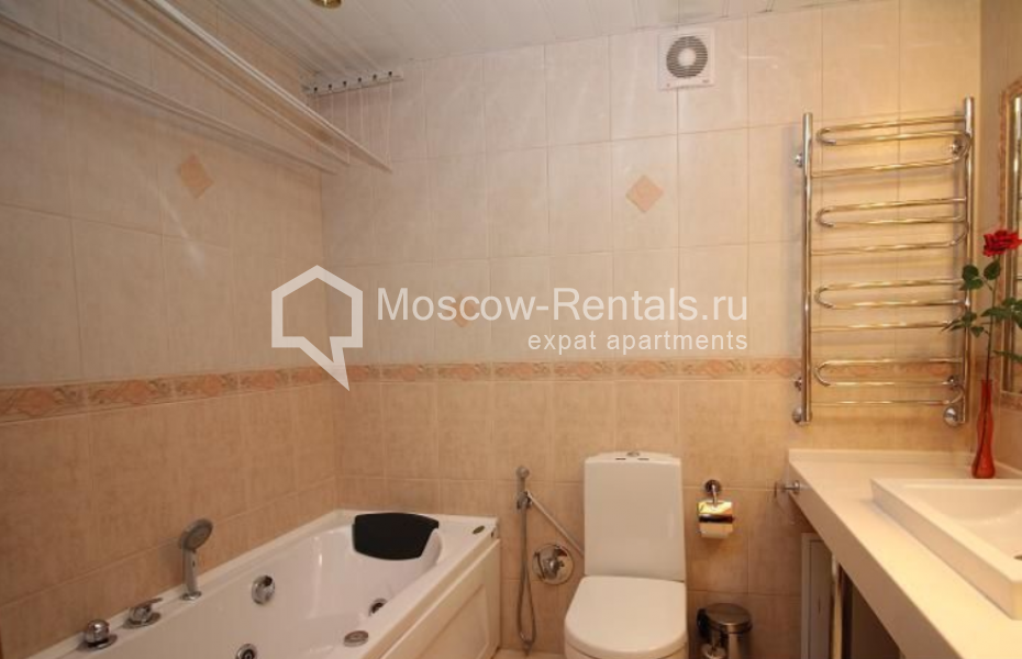 Photo #8 3-room (2 BR) apartment for <a href="http://moscow-rentals.ru/en/articles/long-term-rent" target="_blank">a long-term</a> rent
 in Russia, Moscow, Khomutovsky tup, 4к2