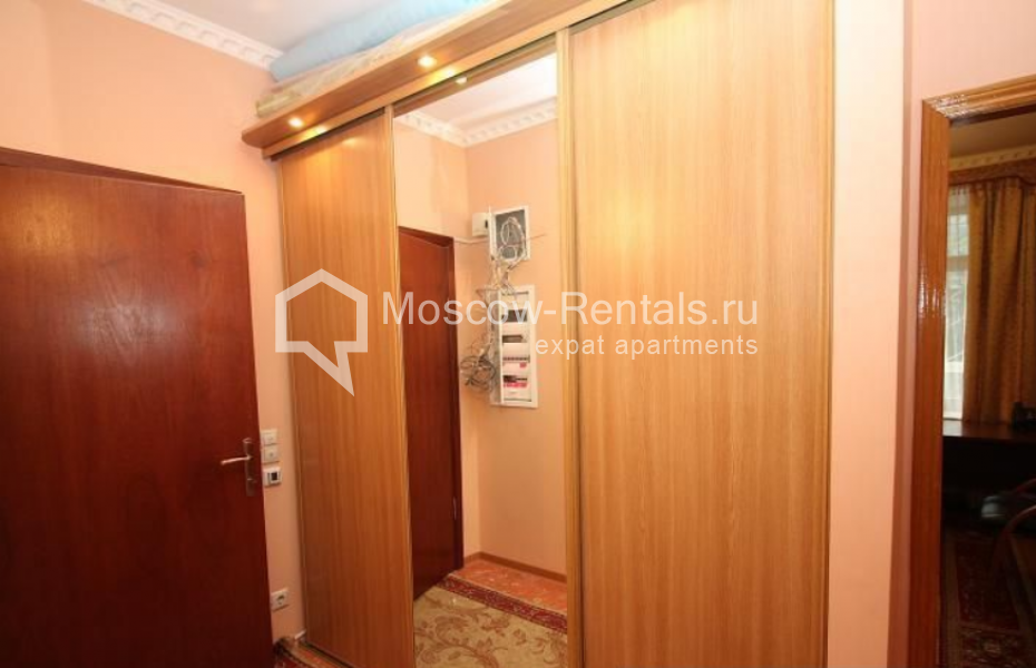 Photo #12 3-room (2 BR) apartment for <a href="http://moscow-rentals.ru/en/articles/long-term-rent" target="_blank">a long-term</a> rent
 in Russia, Moscow, Khomutovsky tup, 4к2