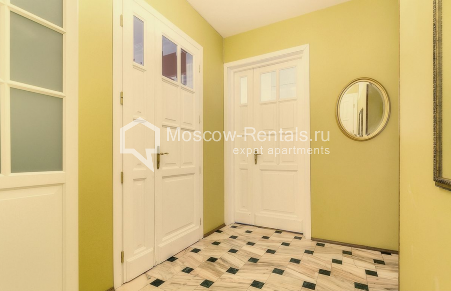 Photo #1 3-room (2 BR) apartment for <a href="http://moscow-rentals.ru/en/articles/long-term-rent" target="_blank">a long-term</a> rent
 in Russia, Moscow, Malaya Ordynka, 36
