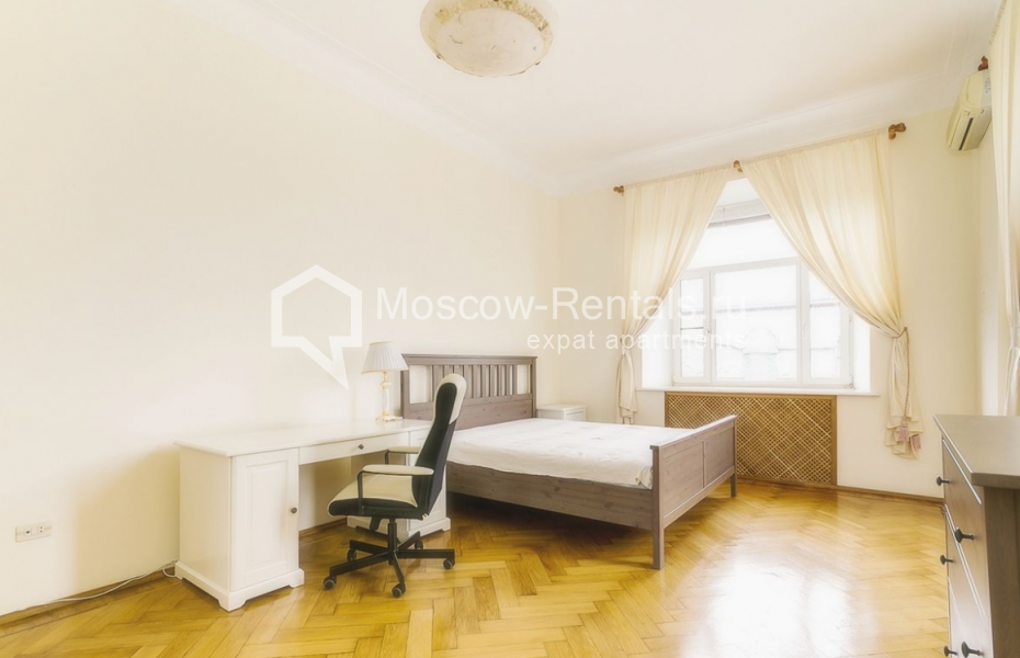 Photo #11 3-room (2 BR) apartment for <a href="http://moscow-rentals.ru/en/articles/long-term-rent" target="_blank">a long-term</a> rent
 in Russia, Moscow, Malaya Ordynka, 36