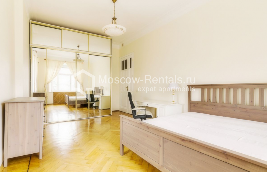 Photo #12 3-room (2 BR) apartment for <a href="http://moscow-rentals.ru/en/articles/long-term-rent" target="_blank">a long-term</a> rent
 in Russia, Moscow, Malaya Ordynka, 36