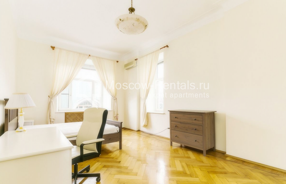 Photo #13 3-room (2 BR) apartment for <a href="http://moscow-rentals.ru/en/articles/long-term-rent" target="_blank">a long-term</a> rent
 in Russia, Moscow, Malaya Ordynka, 36