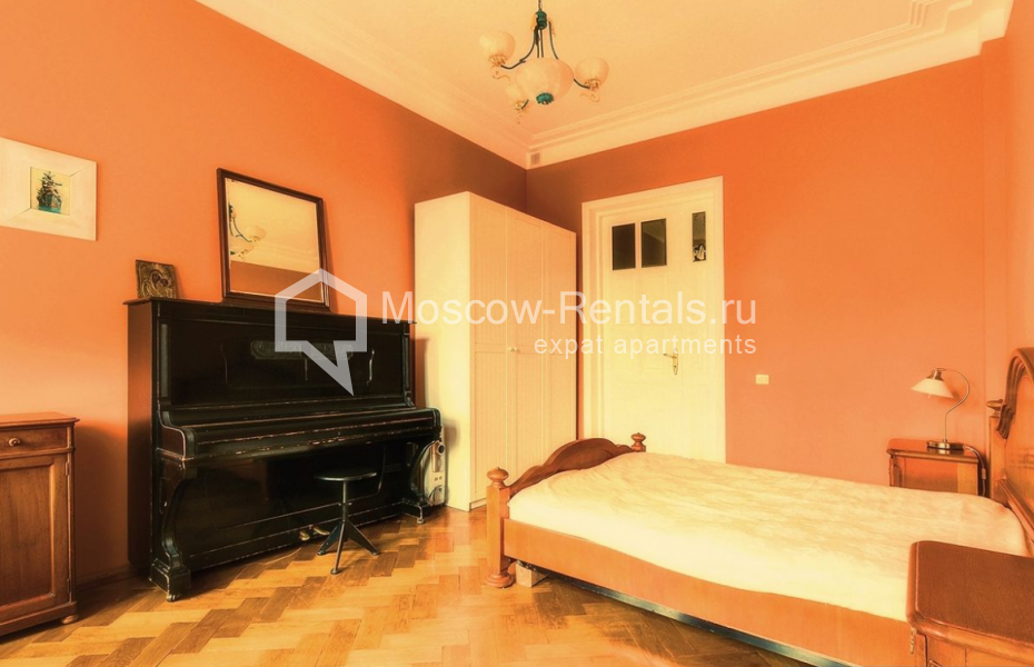 Photo #16 3-room (2 BR) apartment for <a href="http://moscow-rentals.ru/en/articles/long-term-rent" target="_blank">a long-term</a> rent
 in Russia, Moscow, Malaya Ordynka, 36