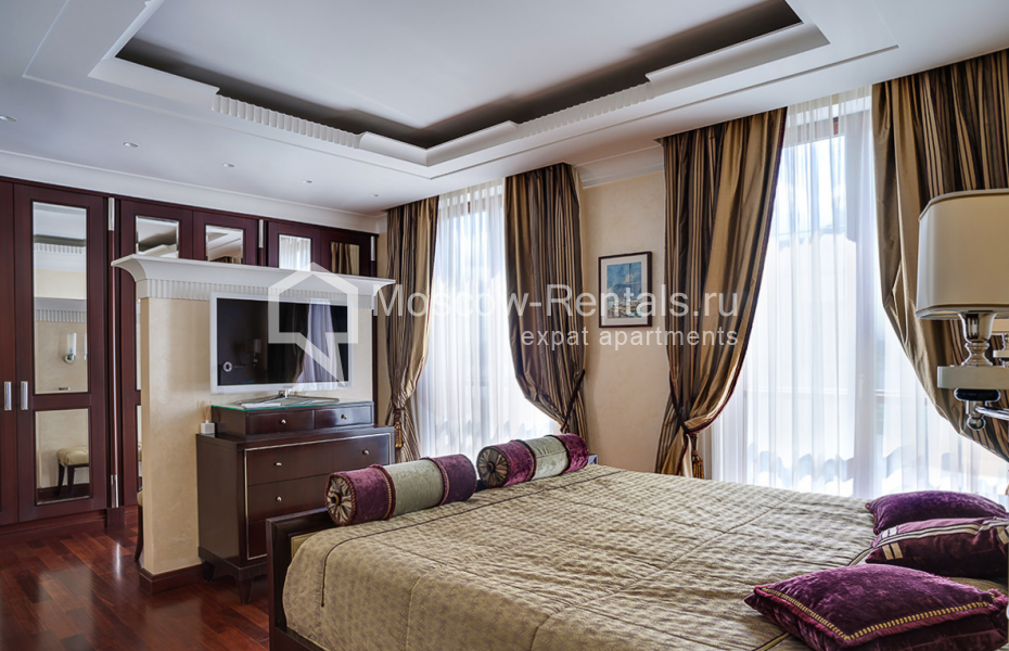 Photo #1 4-room (3 BR) apartment for <a href="http://moscow-rentals.ru/en/articles/long-term-rent" target="_blank">a long-term</a> rent
 in Russia, Moscow, Ostozhenka str, 27 К2