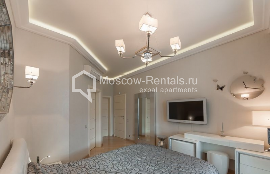 Photo #14 4-room (3 BR) apartment for <a href="http://moscow-rentals.ru/en/articles/long-term-rent" target="_blank">a long-term</a> rent
 in Russia, Moscow, Aleksandra Nevskogo str, 27