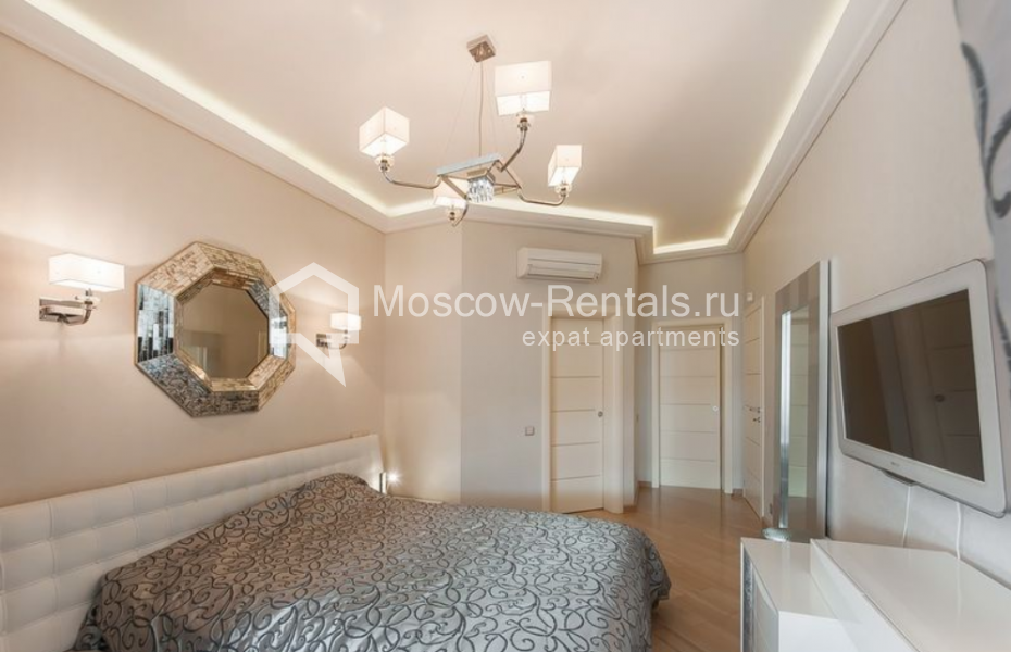 Photo #15 4-room (3 BR) apartment for <a href="http://moscow-rentals.ru/en/articles/long-term-rent" target="_blank">a long-term</a> rent
 in Russia, Moscow, Aleksandra Nevskogo str, 27