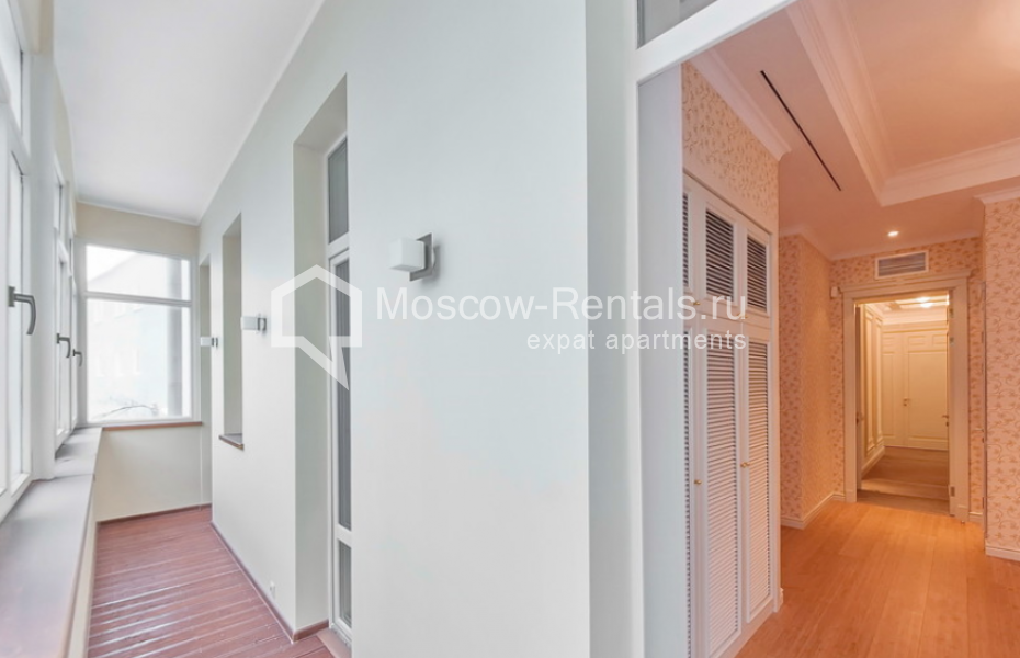 Photo #2 4-room (3 BR) apartment for <a href="http://moscow-rentals.ru/en/articles/long-term-rent" target="_blank">a long-term</a> rent
 in Russia, Moscow, Leontievsky lane, 11