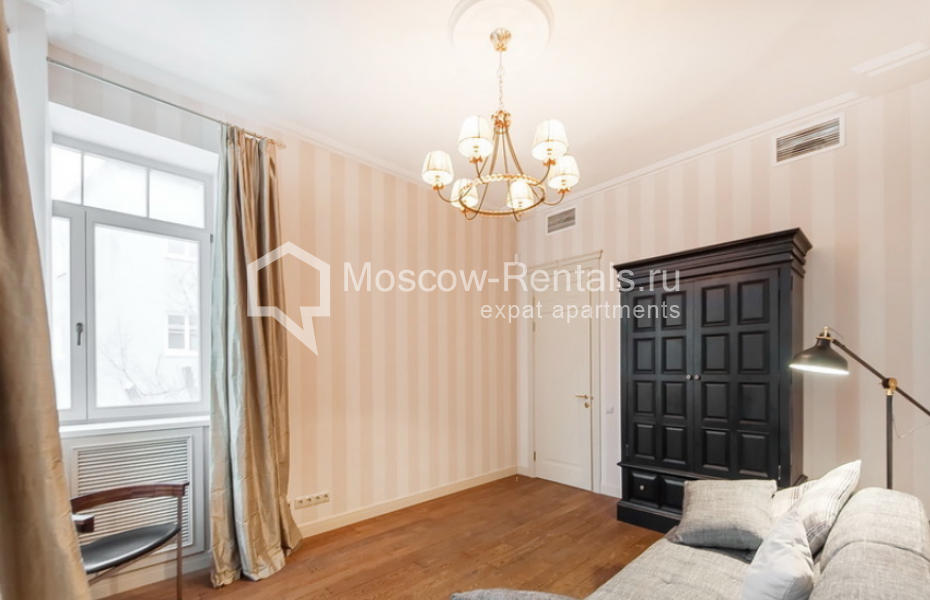 Photo #7 4-room (3 BR) apartment for <a href="http://moscow-rentals.ru/en/articles/long-term-rent" target="_blank">a long-term</a> rent
 in Russia, Moscow, Leontievsky lane, 11