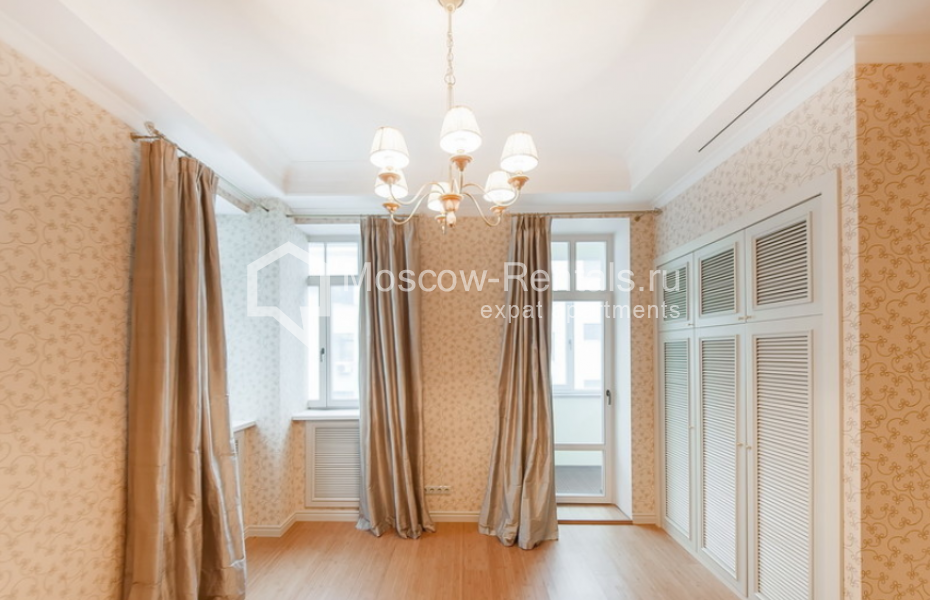 Photo #15 4-room (3 BR) apartment for <a href="http://moscow-rentals.ru/en/articles/long-term-rent" target="_blank">a long-term</a> rent
 in Russia, Moscow, Leontievsky lane, 11