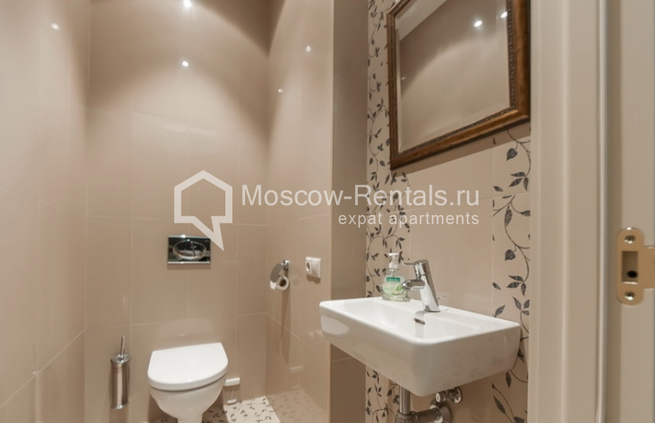 Photo #18 4-room (3 BR) apartment for <a href="http://moscow-rentals.ru/en/articles/long-term-rent" target="_blank">a long-term</a> rent
 in Russia, Moscow, Leontievsky lane, 11