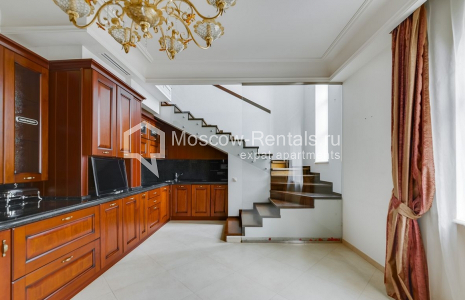 Photo #1 4-room (3 BR) apartment for <a href="http://moscow-rentals.ru/en/articles/long-term-rent" target="_blank">a long-term</a> rent
 in Russia, Moscow, 7th Rostovskyi lane, 11