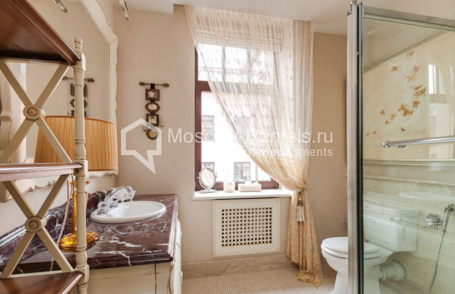 Photo #23 5-room (4 BR) apartment for <a href="http://moscow-rentals.ru/en/articles/long-term-rent" target="_blank">a long-term</a> rent
 in Russia, Moscow, Bolshoi Palashevskyi lane, 1С2