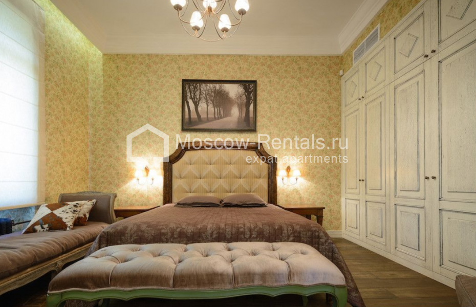 Photo #8 3-room (2 BR) apartment for <a href="http://moscow-rentals.ru/en/articles/long-term-rent" target="_blank">a long-term</a> rent
 in Russia, Moscow, Prechistenka str, 31/16