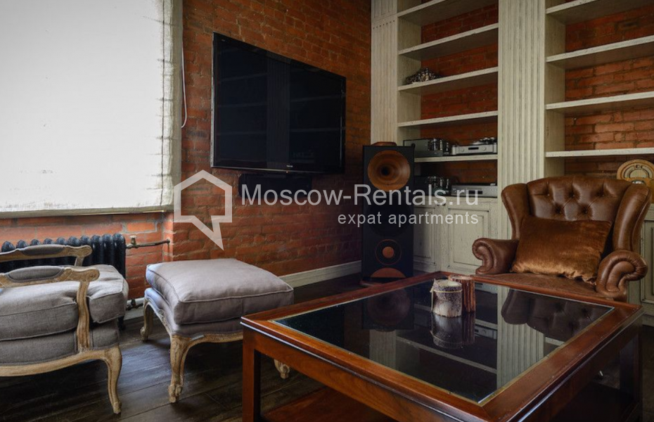 Photo #3 3-room (2 BR) apartment for <a href="http://moscow-rentals.ru/en/articles/long-term-rent" target="_blank">a long-term</a> rent
 in Russia, Moscow, Prechistenka str, 31/16