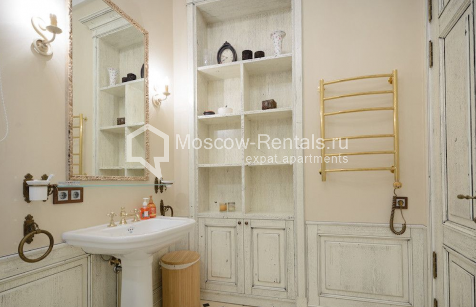 Photo #12 3-room (2 BR) apartment for <a href="http://moscow-rentals.ru/en/articles/long-term-rent" target="_blank">a long-term</a> rent
 in Russia, Moscow, Prechistenka str, 31/16