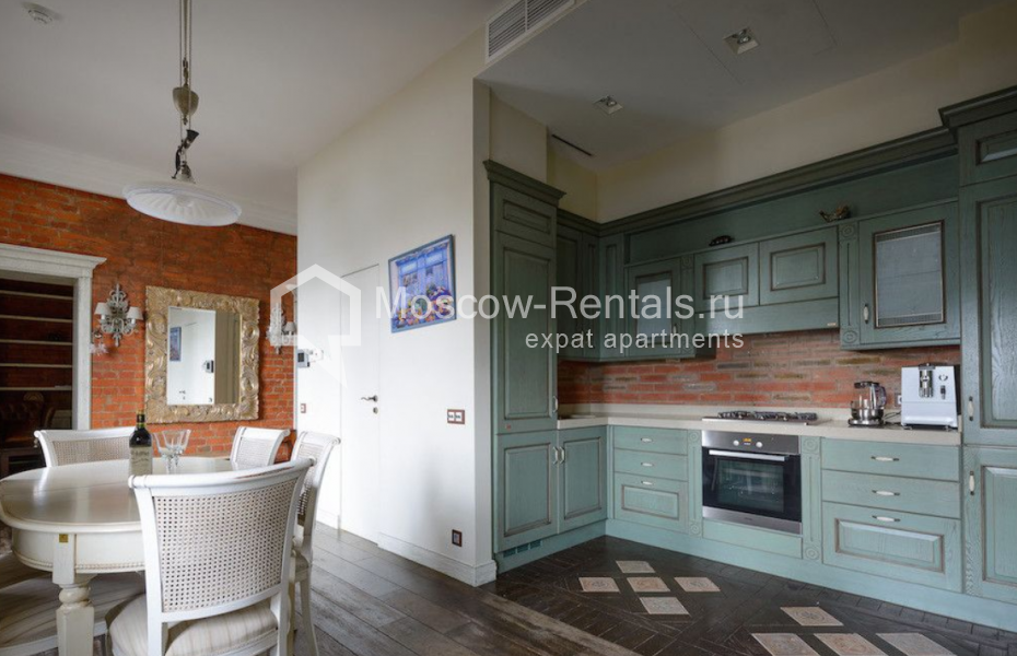 Photo #5 3-room (2 BR) apartment for <a href="http://moscow-rentals.ru/en/articles/long-term-rent" target="_blank">a long-term</a> rent
 in Russia, Moscow, Prechistenka str, 31/16