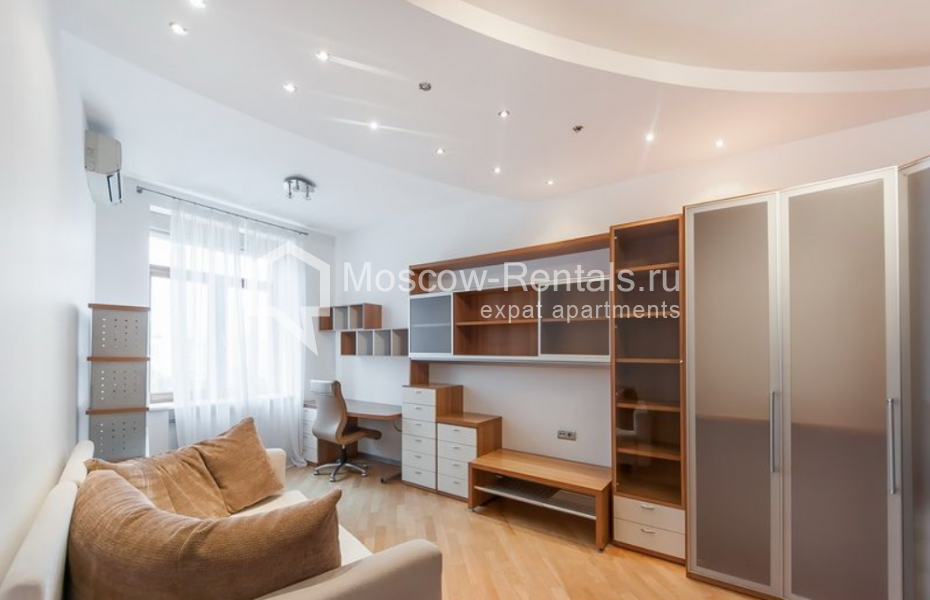 Photo #10 4-room (3 BR) apartment for <a href="http://moscow-rentals.ru/en/articles/long-term-rent" target="_blank">a long-term</a> rent
 in Russia, Moscow, Savvinskaya emb,  3