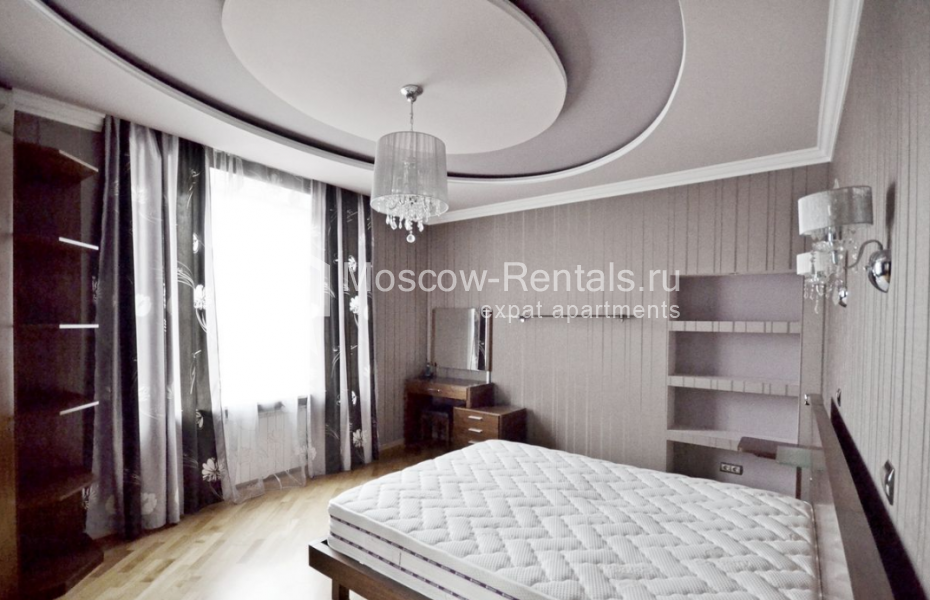 Photo #3 3-room (2 BR) apartment for <a href="http://moscow-rentals.ru/en/articles/long-term-rent" target="_blank">a long-term</a> rent
 in Russia, Moscow, Bolshoi Zlatouskinskyi lane, 3 А С 2