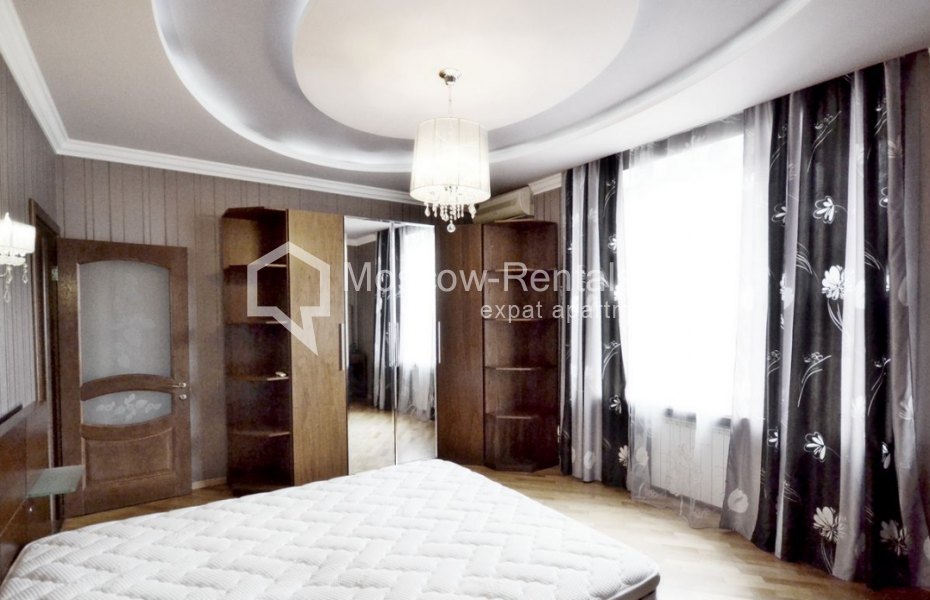 Photo #4 3-room (2 BR) apartment for <a href="http://moscow-rentals.ru/en/articles/long-term-rent" target="_blank">a long-term</a> rent
 in Russia, Moscow, Bolshoi Zlatouskinskyi lane, 3 А С 2