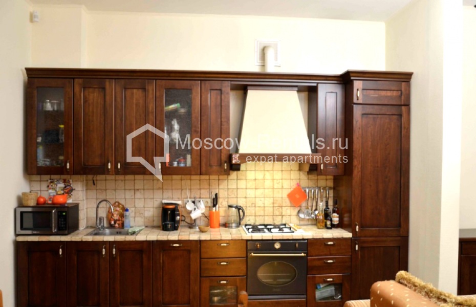 Photo #5 3-room (2 BR) apartment for <a href="http://moscow-rentals.ru/en/articles/long-term-rent" target="_blank">a long-term</a> rent
 in Russia, Moscow, Zvonarskyi lane, 1